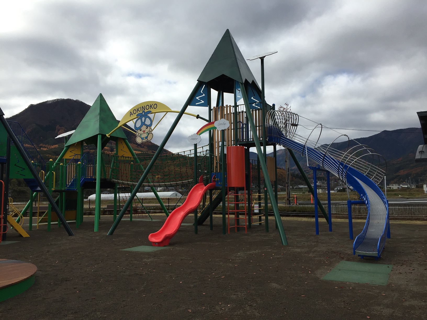 信州,上田,東御,サポートベンチ,観客席,ジャングルジム,ブランコ,鉄棒,遊具,公園施設製品,ワールドドリーム ドットコム