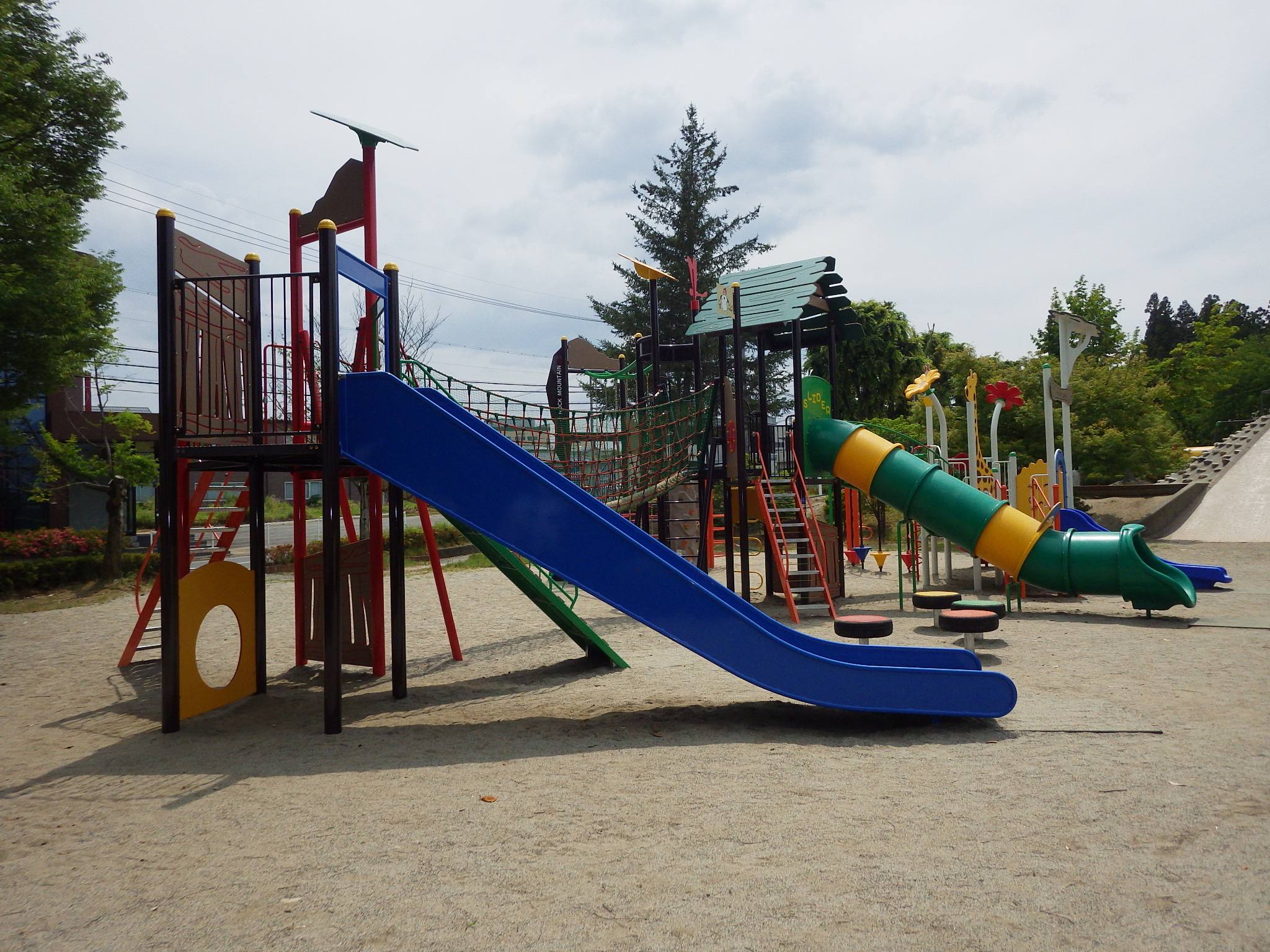 信州,上田,東御,サポートベンチ,観客席,ジャングルジム,ブランコ,鉄棒,遊具,公園施設製品,ワールドドリーム ドットコム